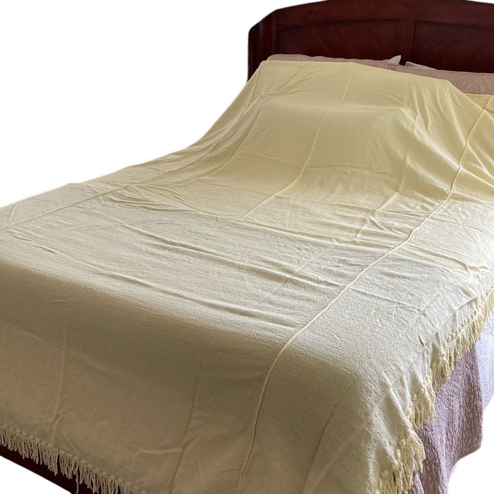 Vintage Twin Bedspread‎ Pom Poms Fringe Trim Yellow Lightweight Feminine